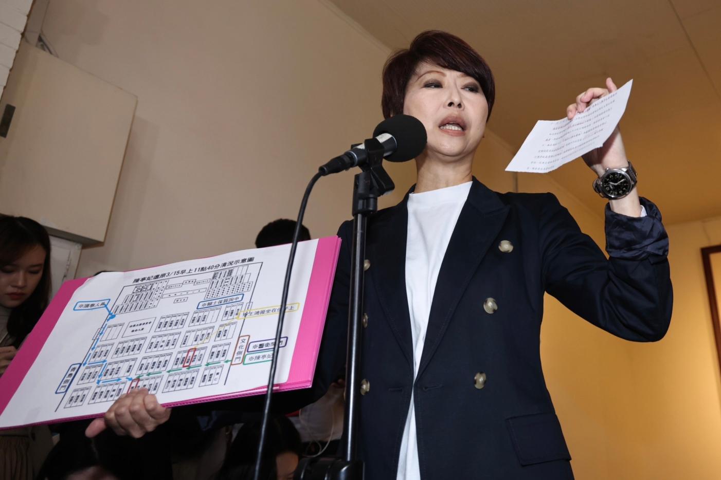 陳亭妃31日偕29名民進黨立委共同提出「廢考監」修憲案。資料照片/林啟弘攝
