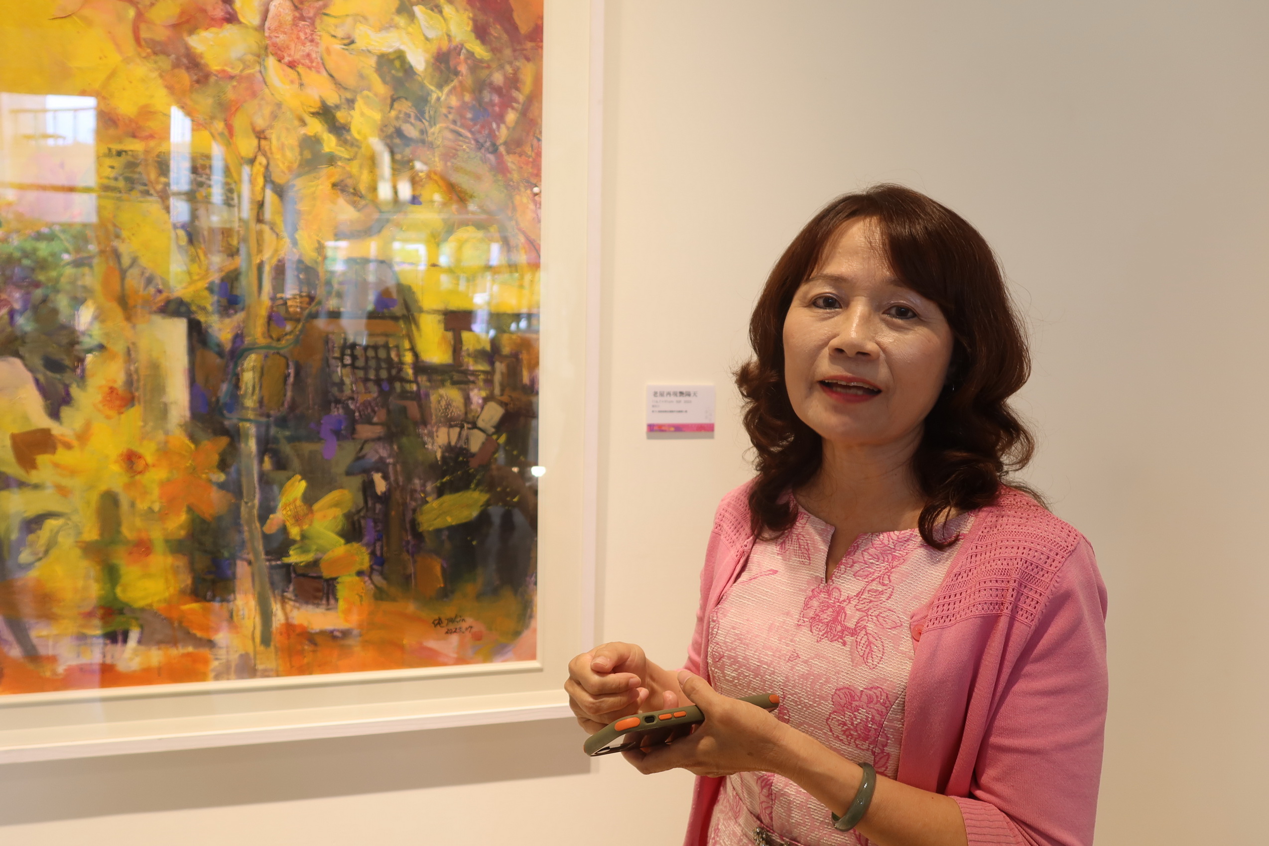 ▲彰化縣美術家接力展第113棒-不忘初衷，游藝漫情-林純珠油畫創作展，在彰化縣立美術館展出，作品以72件油畫創作為亮點，每一幅作品都如詩如畫。（記者張溎壕攝）