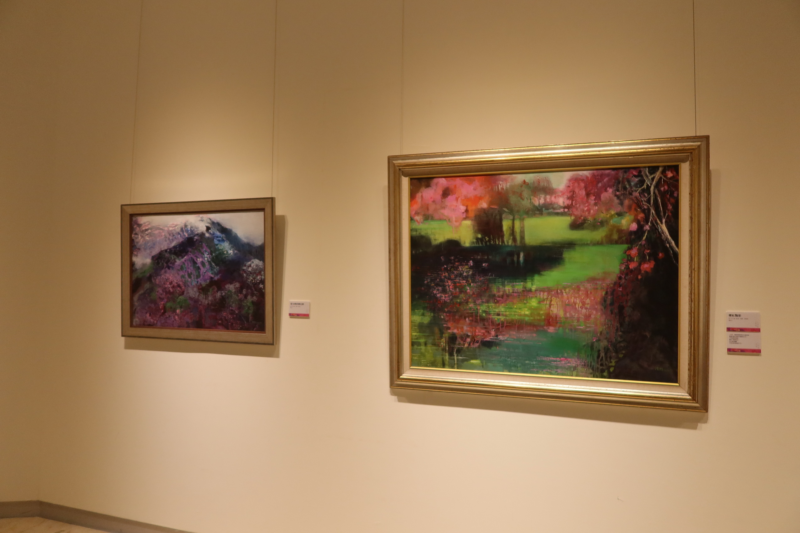▲彰化縣美術家接力展第113棒-不忘初衷，游藝漫情-林純珠油畫創作展，在彰化縣立美術館展出，作品以72件油畫創作為亮點，每一幅作品都如詩如畫。（記者張溎壕攝）