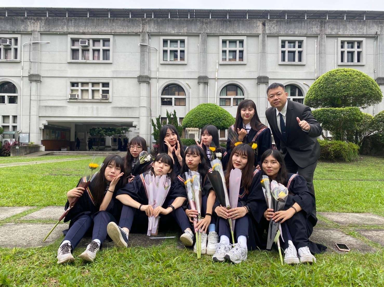 護理科五年乙班導師王錠堯是首位陪伴學生五年的體育學科老師(非護理專業)。