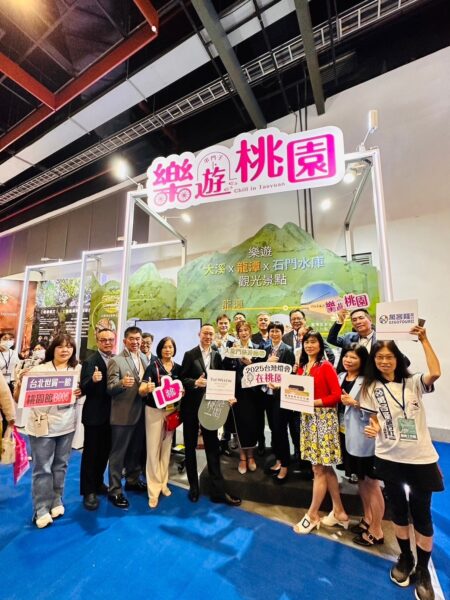 桃園市政府觀光旅遊局以「大龍門觀光廊帶」、「植感桃園feat.大溪豆干節」蔬食計畫為主題,邀請民眾到桃園館(B006)串門子,發現專屬桃園的旅遊魅力。