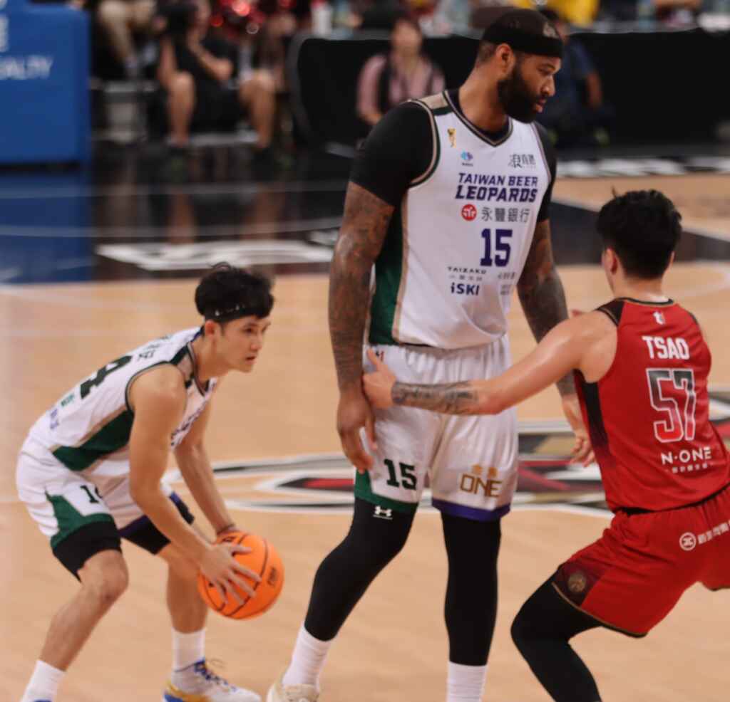 ▲NBA明星球員卡森斯和蔣淯安的CC組合搭配,已經成為雲豹隊封王保證。(記者魏冠中攝)