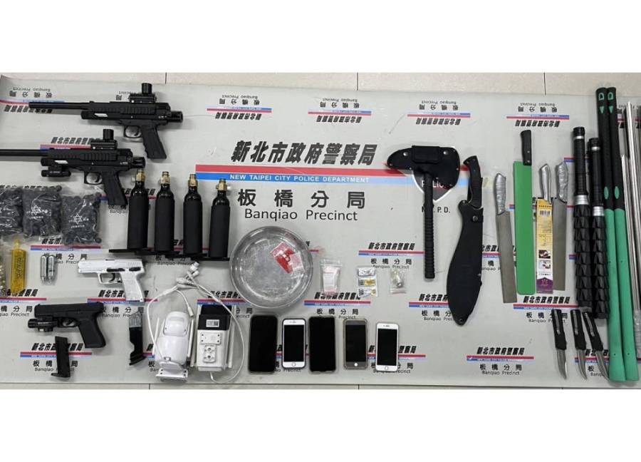 直播間涉藏毒品 板橋警逮8人查獲槍與毒品 267 cnews204240531a10