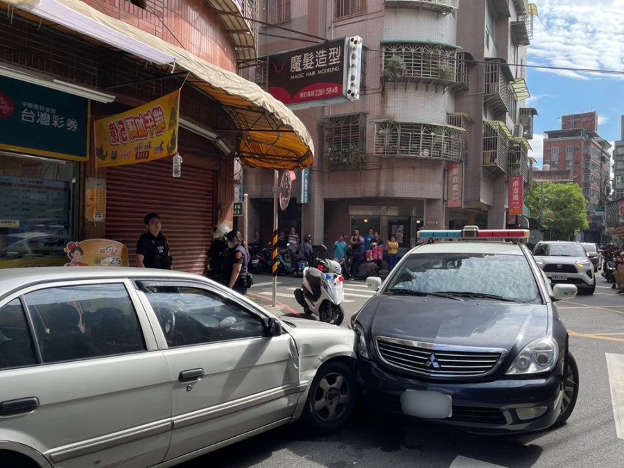 失竊車牌現蹤 遇圍捕44歲男企圖衝撞警車逃 279 cnews204240531a15