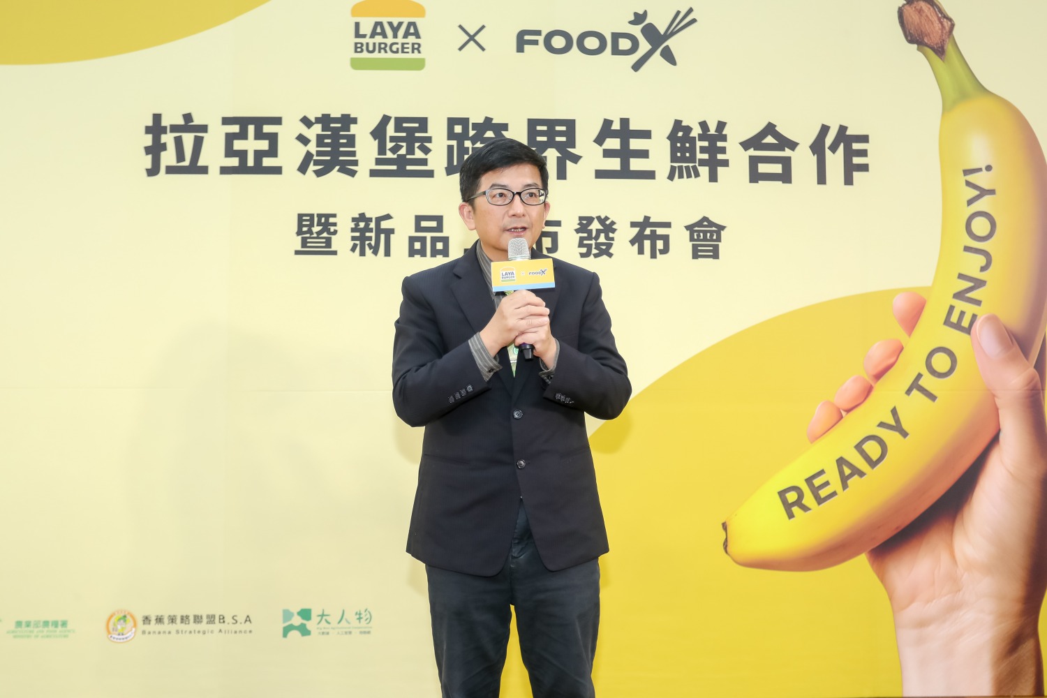 蘇茂祥代理署長宣佈即日起在早餐店就能買到產地直送、新鮮又安心的「早安香蕉」。 (圖/業者提供)