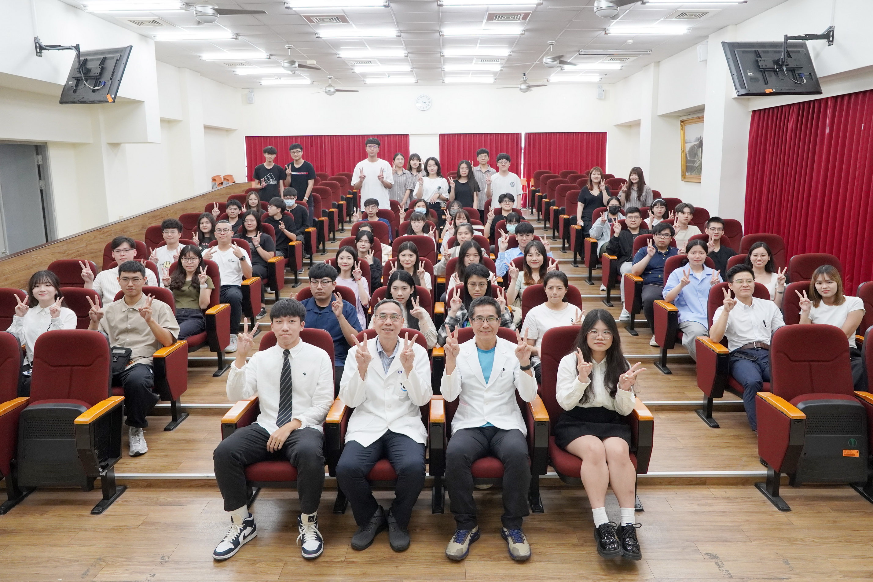 ▲大葉大學視光學系舉辦第七屆授袍典禮。（記者張溎壕攝）