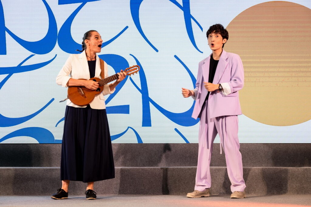 頒獎典禮演出樂手陳玉環 & 演員蕭東意(右)