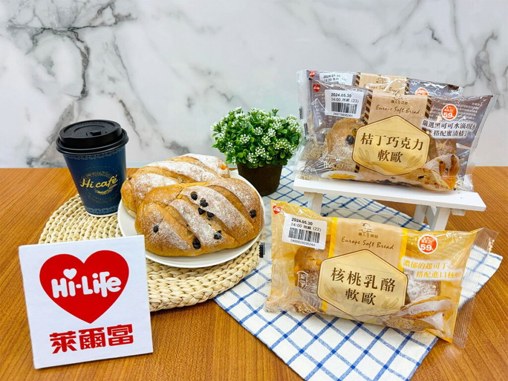 萊爾富即日起開賣2款小份量包裝的「軟歐麵包」新品-核桃乳酪軟歐與桔丁巧克力軟歐，每款售價皆為35元