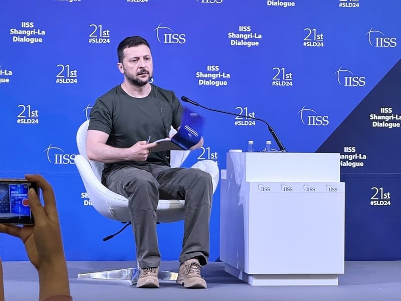 烏克蘭總統澤倫斯基現身香格里拉對話,尋求安全協助與對和平峰會支持。中央社