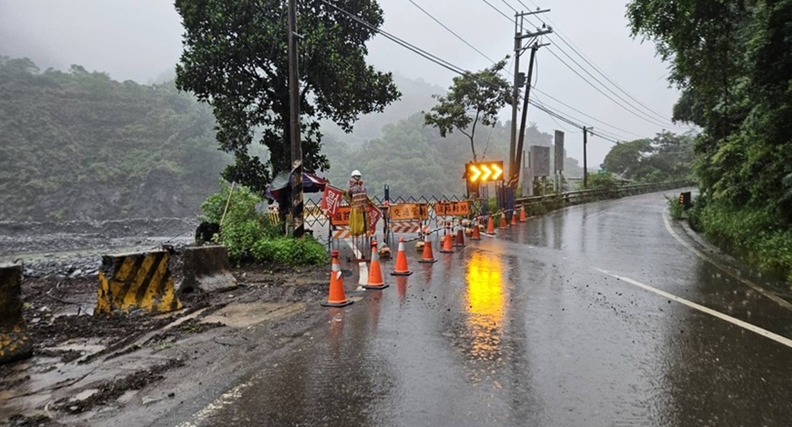 南橫公路梅蘭明隧道施工 河床便道封閉 開放主線通行