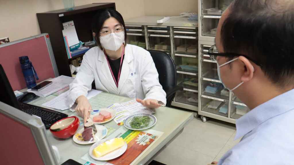 ▲衛福部彰化醫院衛教,糖尿病患要飲食控制。(彰化醫院提供)