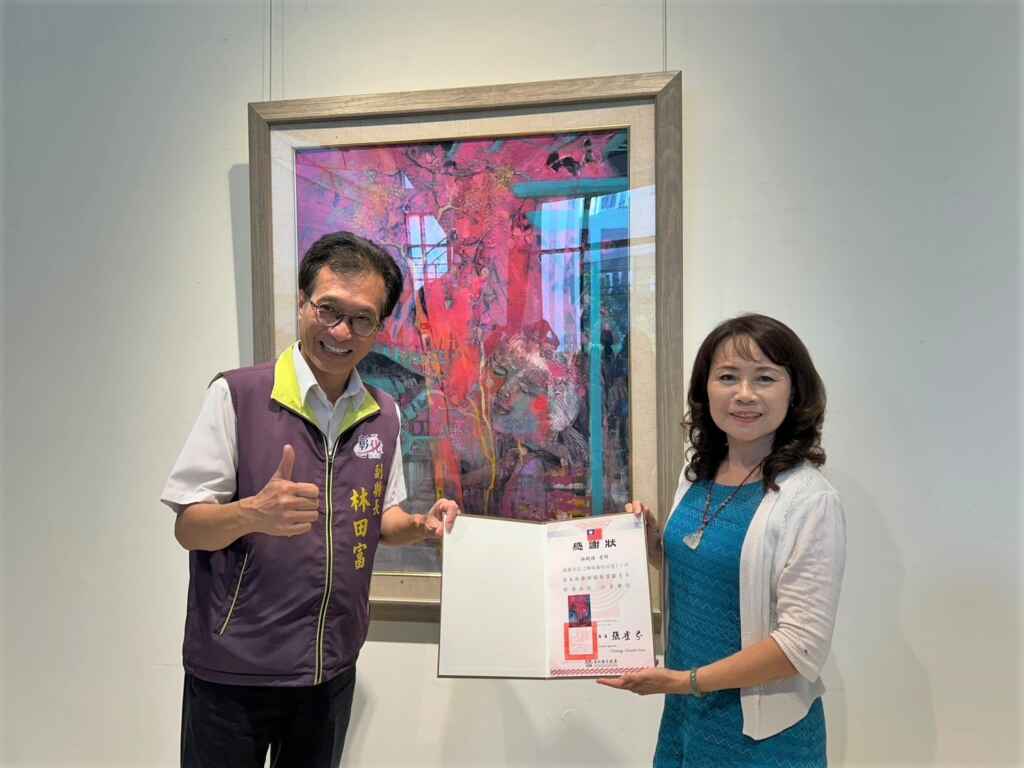 ▲彰化縣美術家接力展第113棒-不忘初衷,游藝漫情-林純珠油畫創作展開幕式,副縣長林田富代表縣長王惠美出席並致上祝賀。(彰化縣文化局提供)