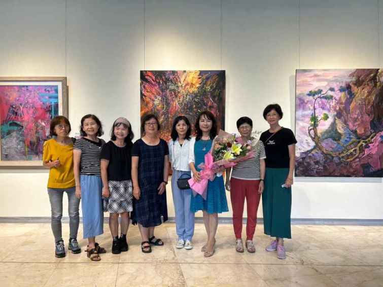 ▲彰化縣美術家接力展第113棒，共展出林純珠老師的72件精采油畫作品，展現她自創作以來累積的不同表現手法，歡迎民眾前來欣賞這些浪漫絢爛的油畫創作。（彰化縣文化局提供）