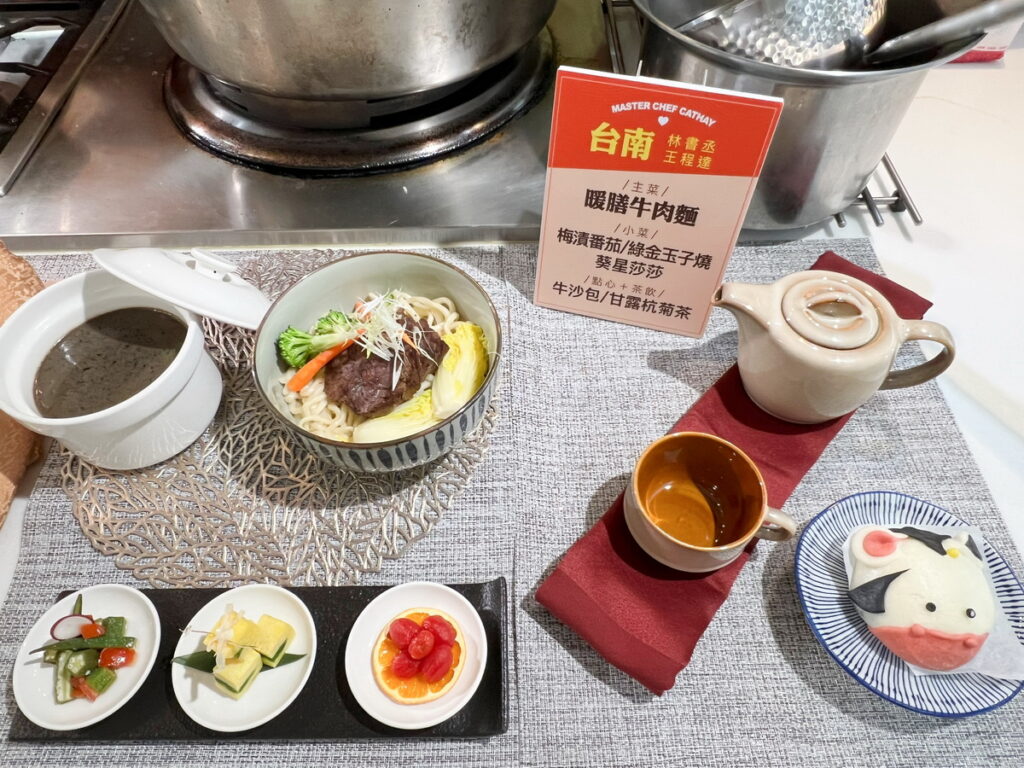 國泰台南產後護理之家則獻上「暖膳牛肉麵」,加入紅棗與枸杞燉煮,讓媽咪品嘗美味時也能明目養肝養血安神。