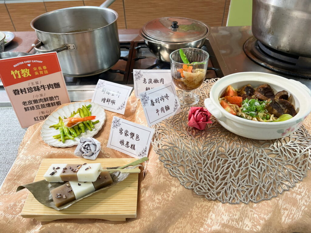 國泰竹教產後護理之家,使用杜仲、黃耆、小茴香等中藥慢煨,呈現截然不同的「眷村珍味牛肉麵」。