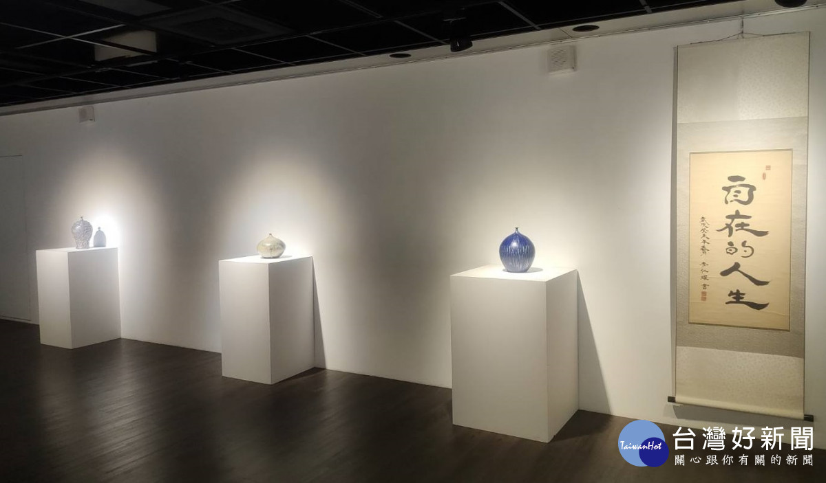 李仁燿30年小口瓶創作個展