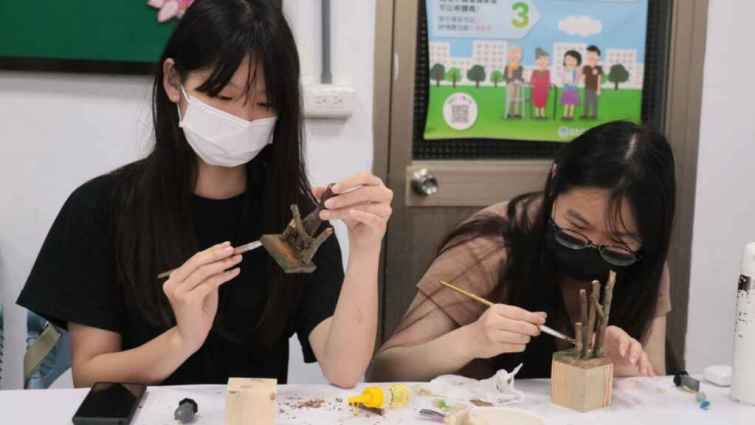 ▲藉由講座課程和手作體驗，帶領青年認識在地生態、地方創生產業，激發青年在地認同及守護環境使命感。（新竹縣政府提供）