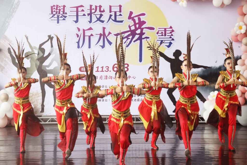▲南投縣府教育處於今天在日月潭向山遊客中心舉辦「舉手投足‧沂水舞雩」 全縣優秀舞蹈團隊聯合展演活動。(記者張玉泰翻攝)