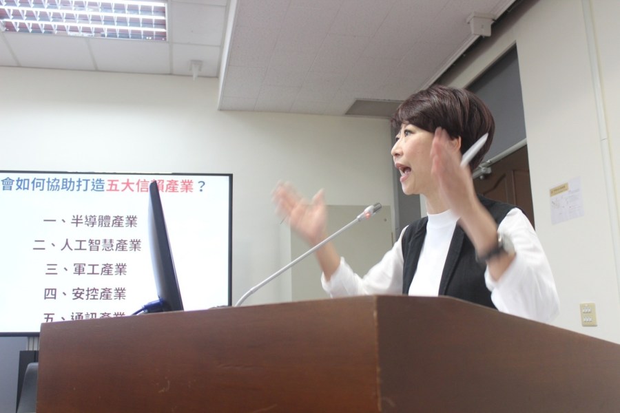 傳黃仁勳台南設AI研發中心 陳亭妃籲:國發會要積極掌握 234 傳黃仁勳台南設AI研發中心 陳亭妃籲:國發會要積極掌握 233
