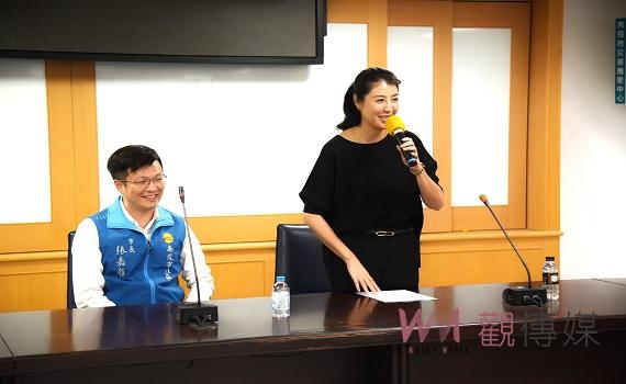 典亮基金會捐贈血氧機 縣長許淑華發放給健康列管對象
