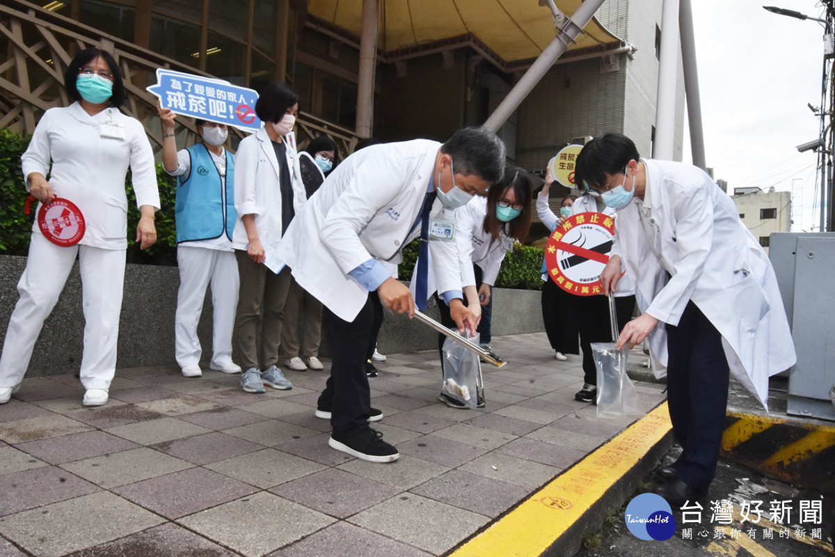 林慶雄副院長(圖中),帶領彰基菸害防制小組進行無菸環境巡檢,喚起民眾對無菸環境認同。