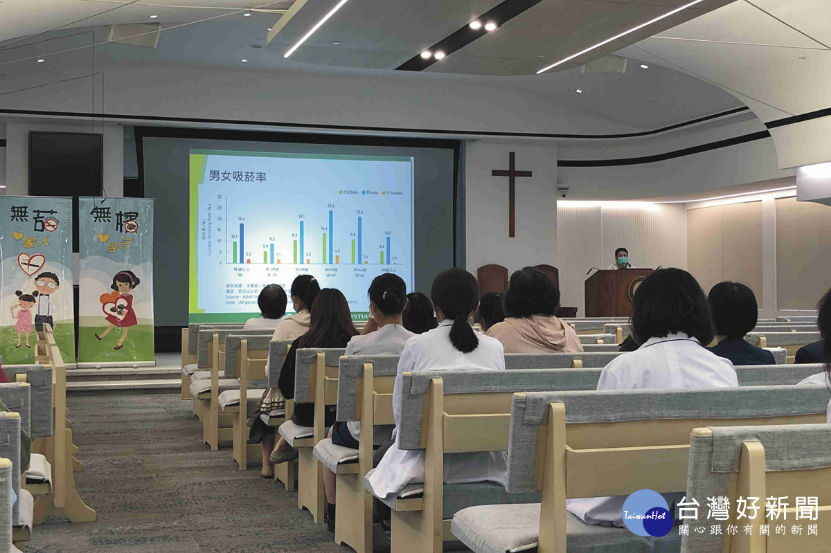 彰基菸害防制小組專家進行全院演講,分享勸戒技巧,增進對吸菸者辨識、戒菸轉介與衛教能力。圖/彰基醫院提供