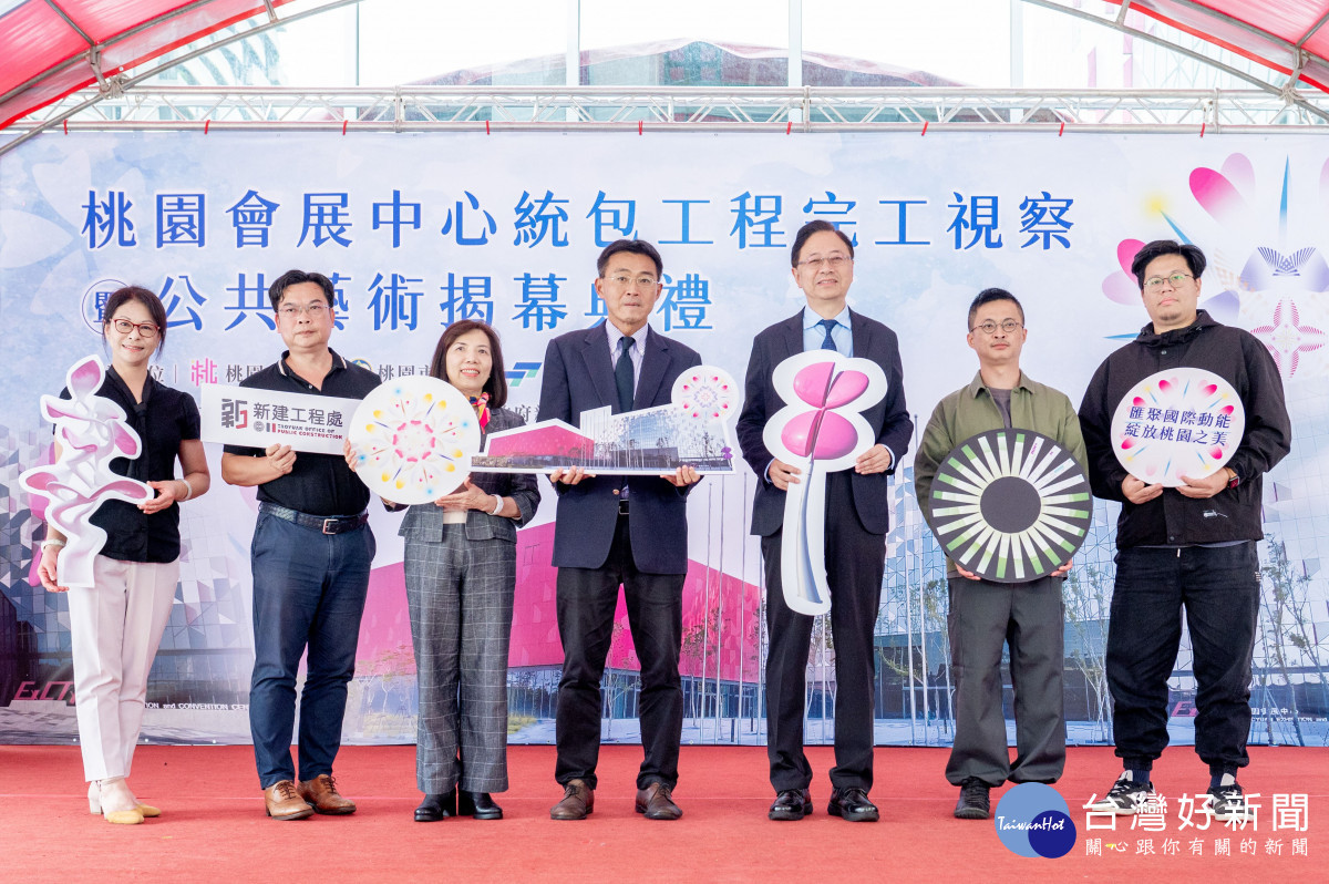 桃園市長張善政與來賓合影。
