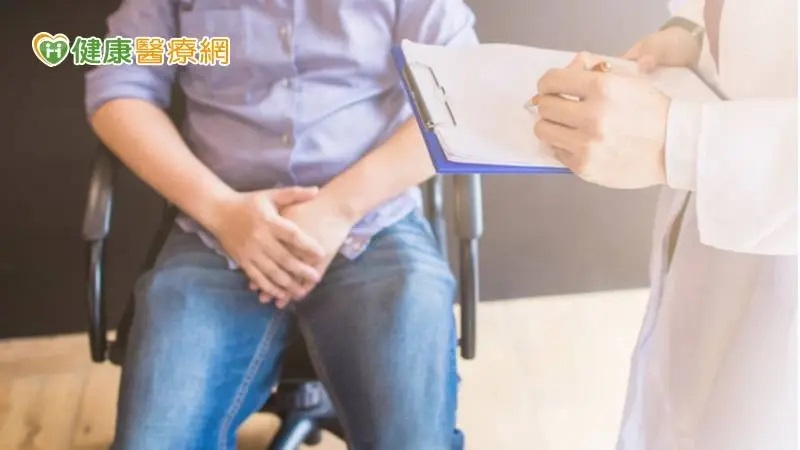 老翁下背痛、解尿不順逾半年 竟是「攝護腺癌」骨頭轉移!