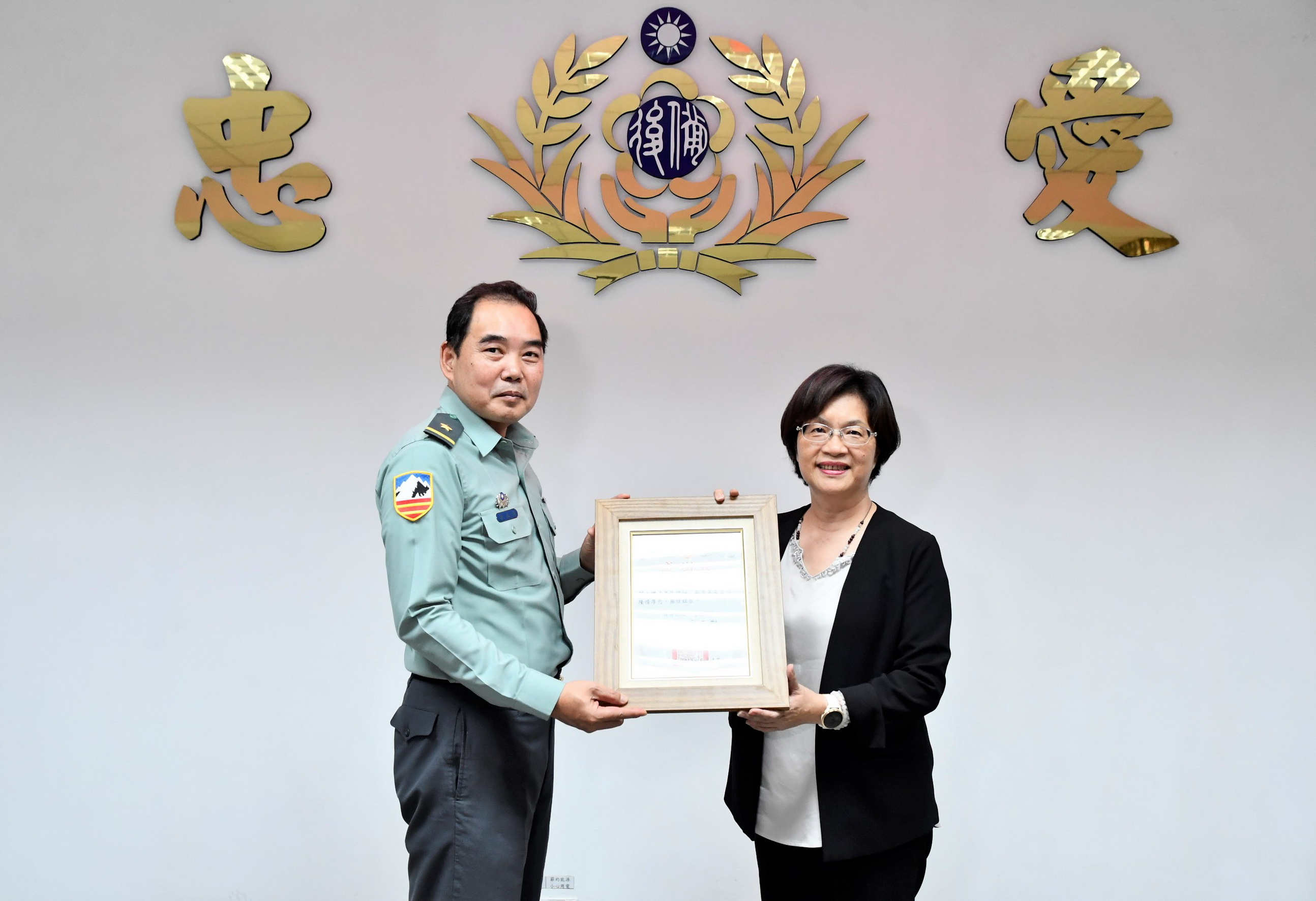 ▲端午節前夕，彰化縣長王惠美代表彰化各界前往駐軍單位及新兵訓練中心慰勞，提前祝賀端午佳節愉快。（記者張溎壕攝）