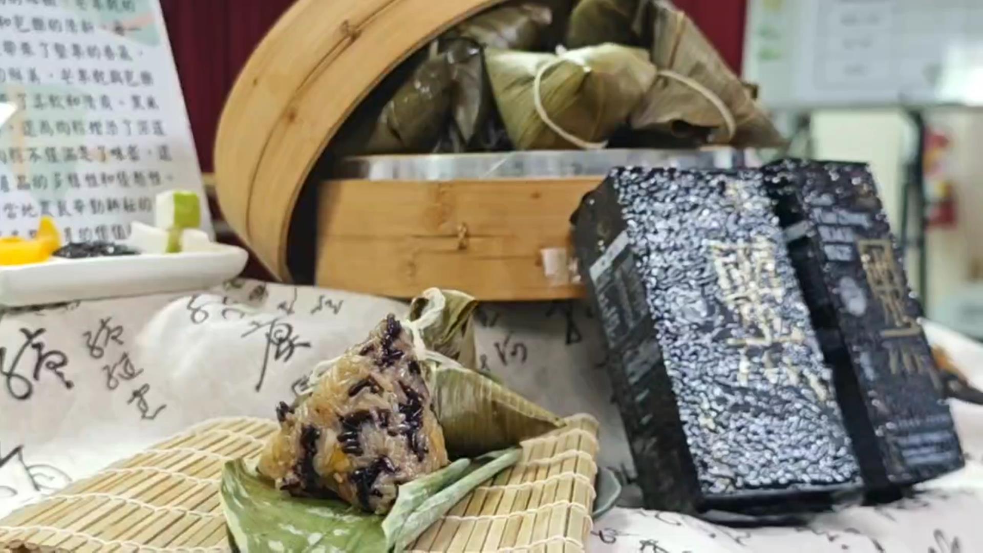 ▲田中鎮農會首次舉辦黑米創意粽賽，比賽以「黑米」為主角，吸引不少包粽高手參賽，色香味俱全，看了令人垂涎三尺，充滿食慾。（記者張溎壕攝）