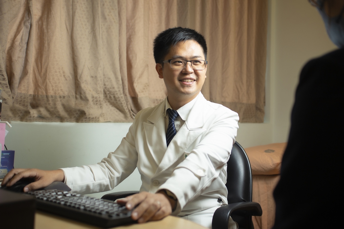 台北慈濟醫院張益維醫師看診示意照。