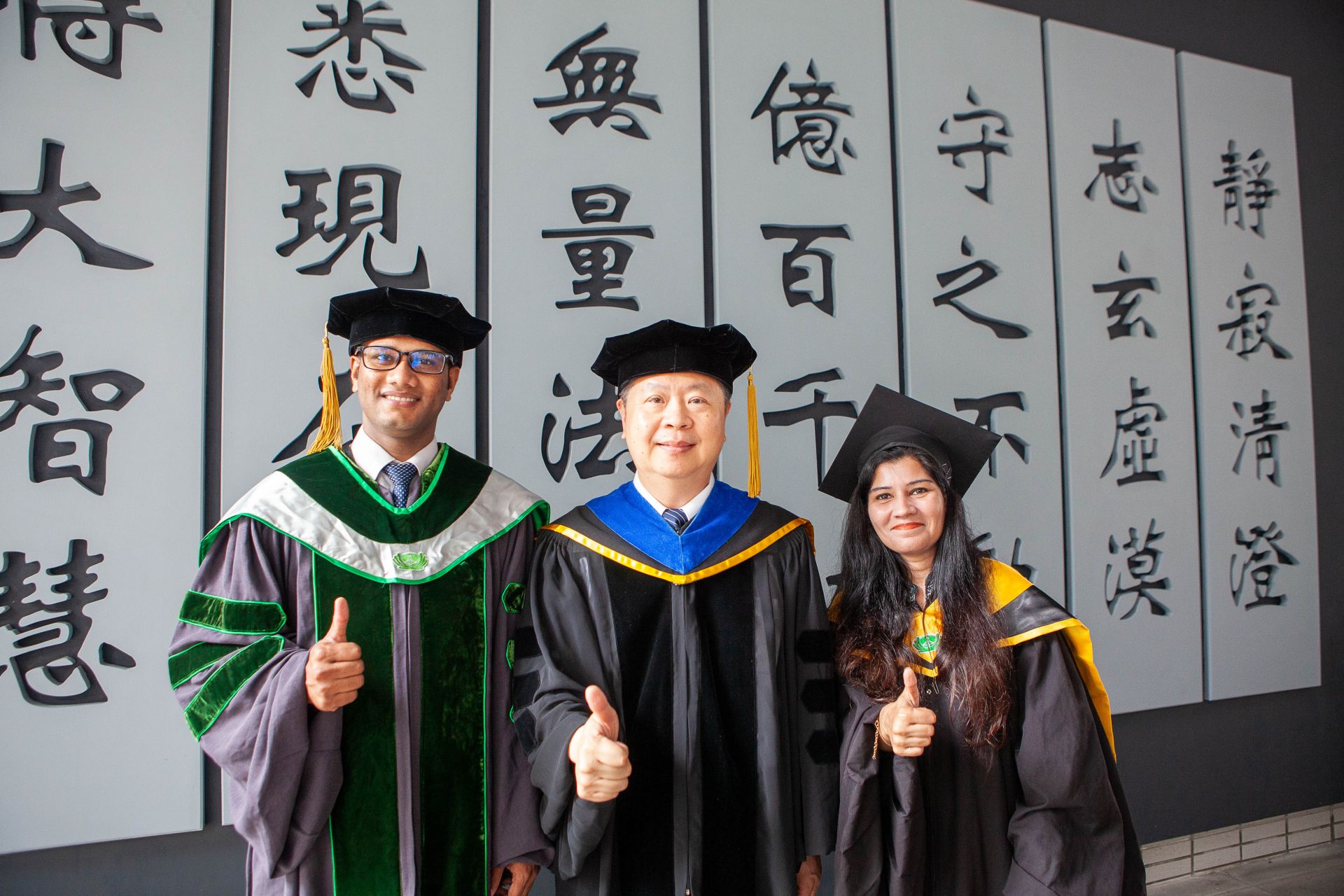 賴志嘉老師研究團隊,左為博士班畢業生Md Sharyful Islam,右為碩士班畢業生Sana Saeed