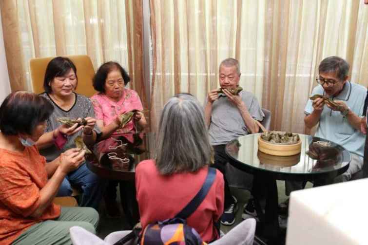 ▲台中福華愛心肉粽，美味十足讓里民長輩讚不絕口。（台中福華大飯店提供）