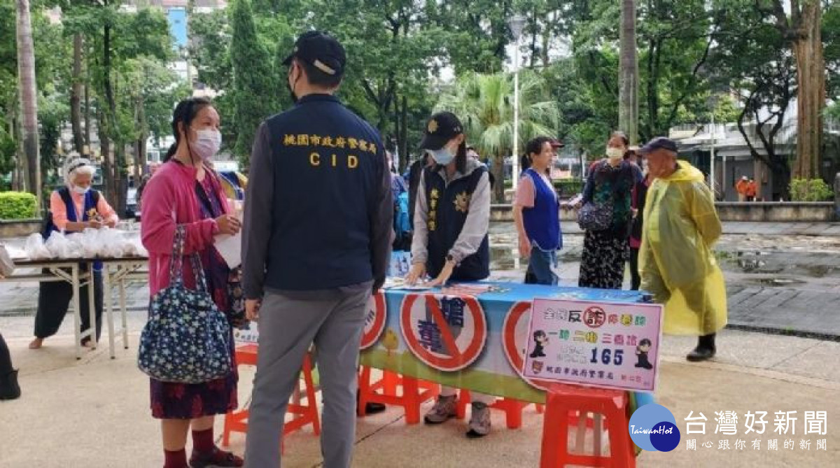 桃園市政府社會局結合善心團體,為街友們舉辦了系列活動,迎接佳節。<br /><br /> <br /><br />