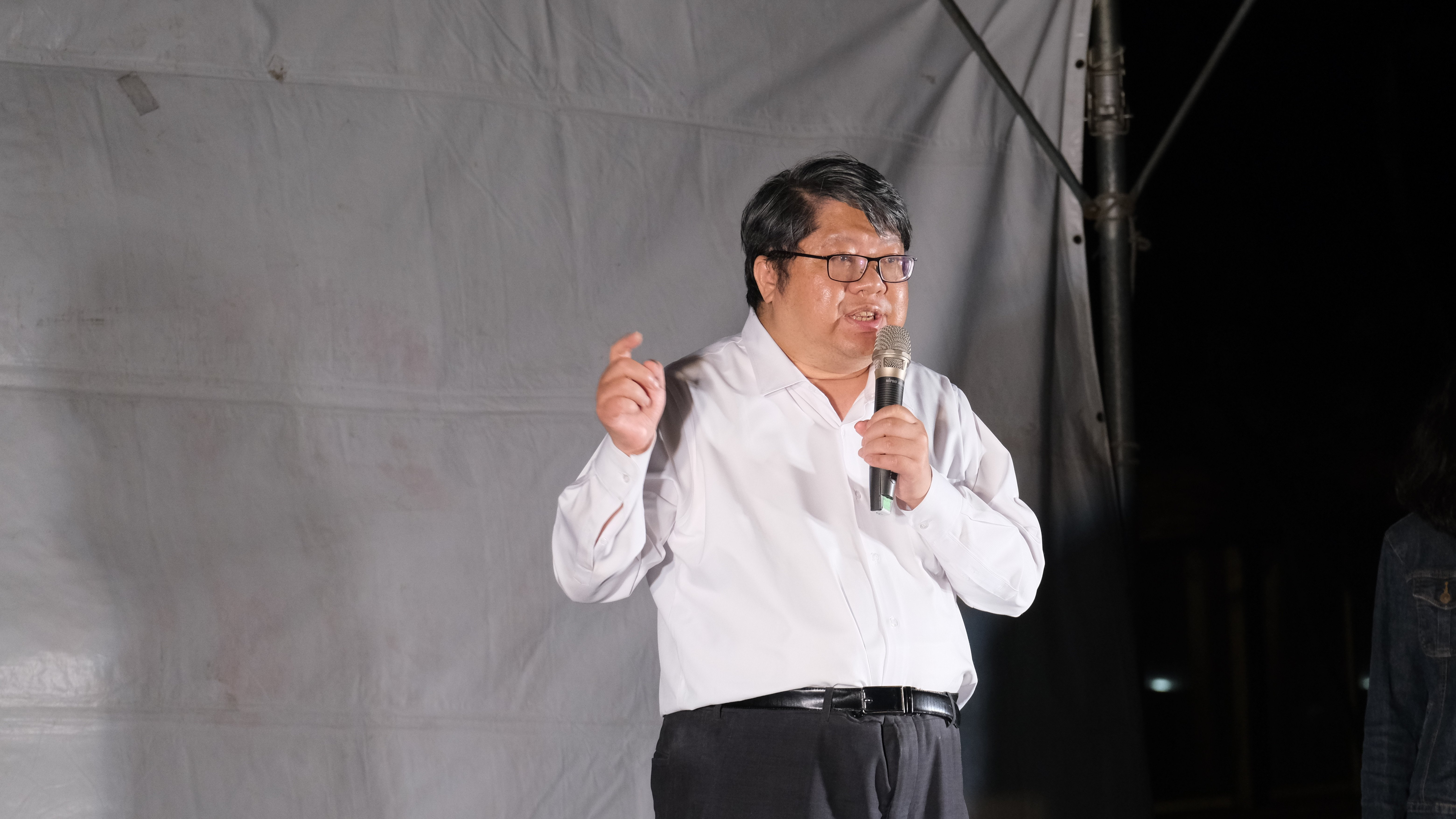 立法院5日將三讀的國會5法修正案送至總統府和行政院,賴中強(圖)建議卓內閣6月14日壓線提出覆議。台灣公民陣線提供