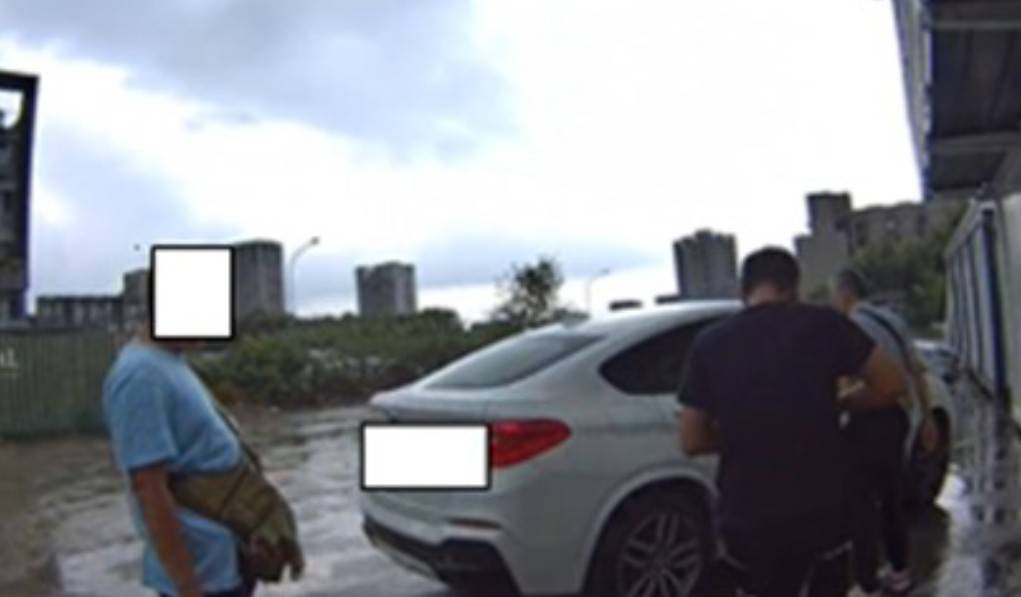 ▲圖說:員警趁歲林男躲在車內吸食毒品解癮之際,一湧而上將林嫌制伏 (圖/台中市政府提供)