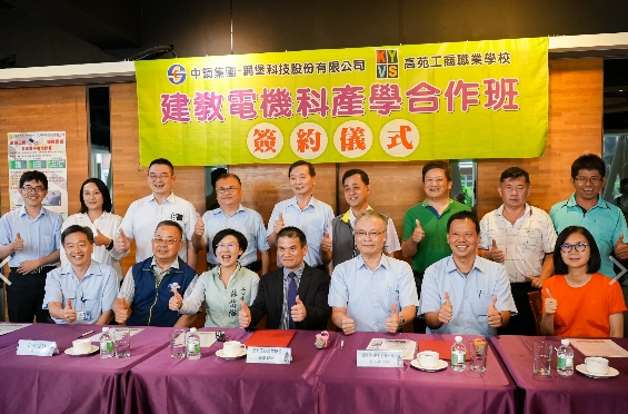 ▲林岱樺加強高雄在地技職學校與企業的緊密合作(服務處提供)