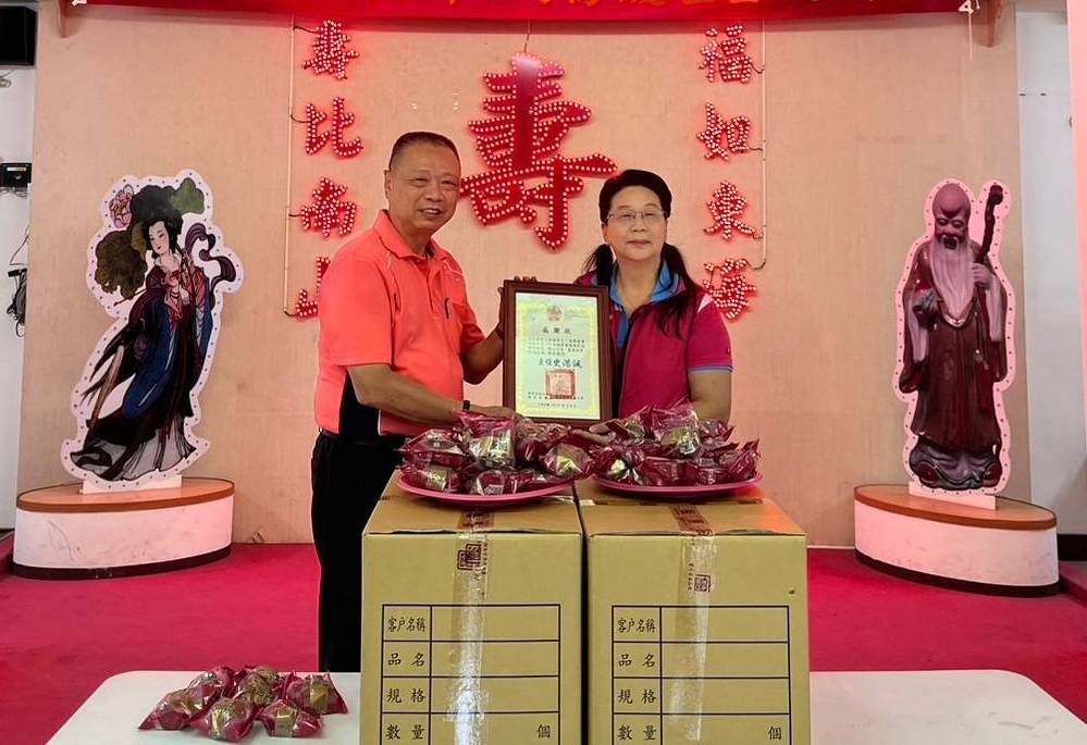 ▲彰化榮家舉行六月份住民慶生會，國彰志工協會探訪彰化榮家，為壽星們獻上最深的祝福。（記者張溎壕攝）