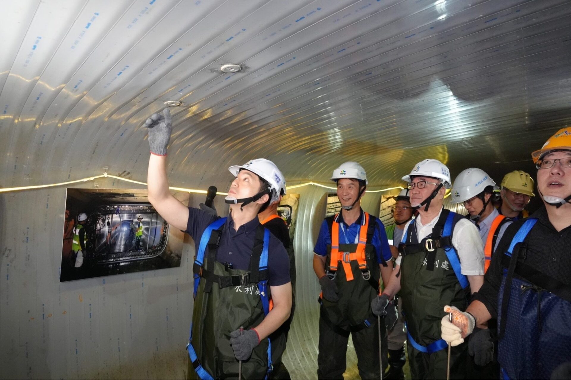 蔣萬安穿青蛙裝視察下水道 目標提升北市排洪能力