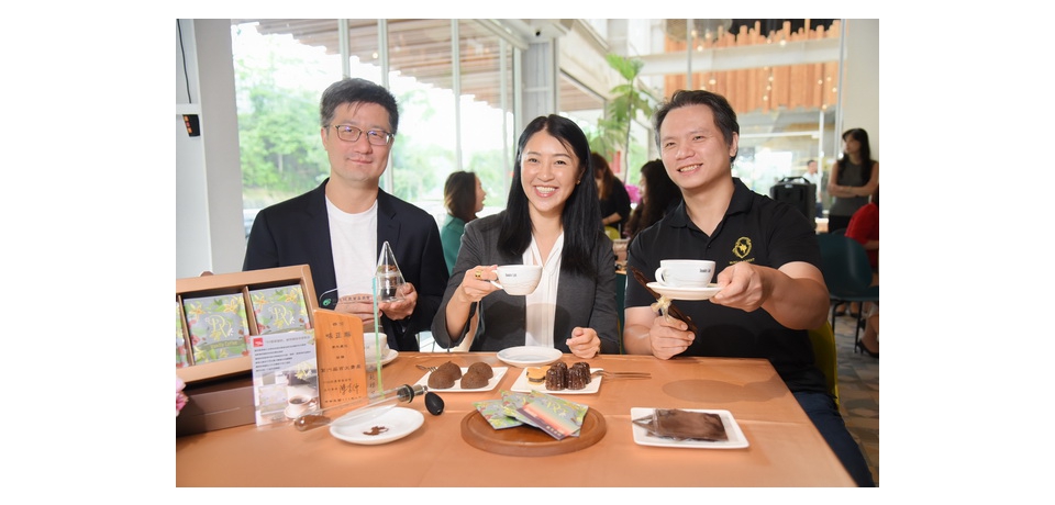 香草咖啡飄香 許淑華縣長挺青農