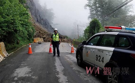嘉義梅山往瑞里166線山區落石擋道 竹崎警籲請先繞道而行小心駕駛
