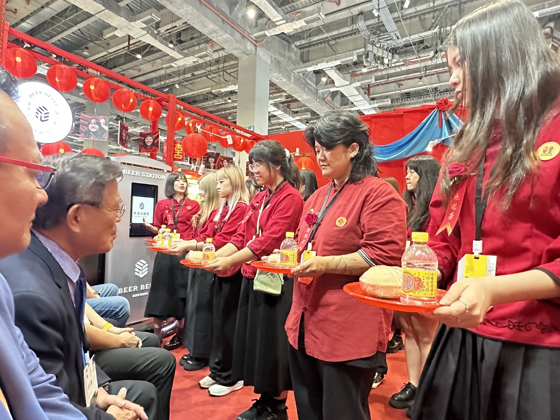 漾新聞|畢業如嫁女兒!義守大學創設系畢展囍洋洋