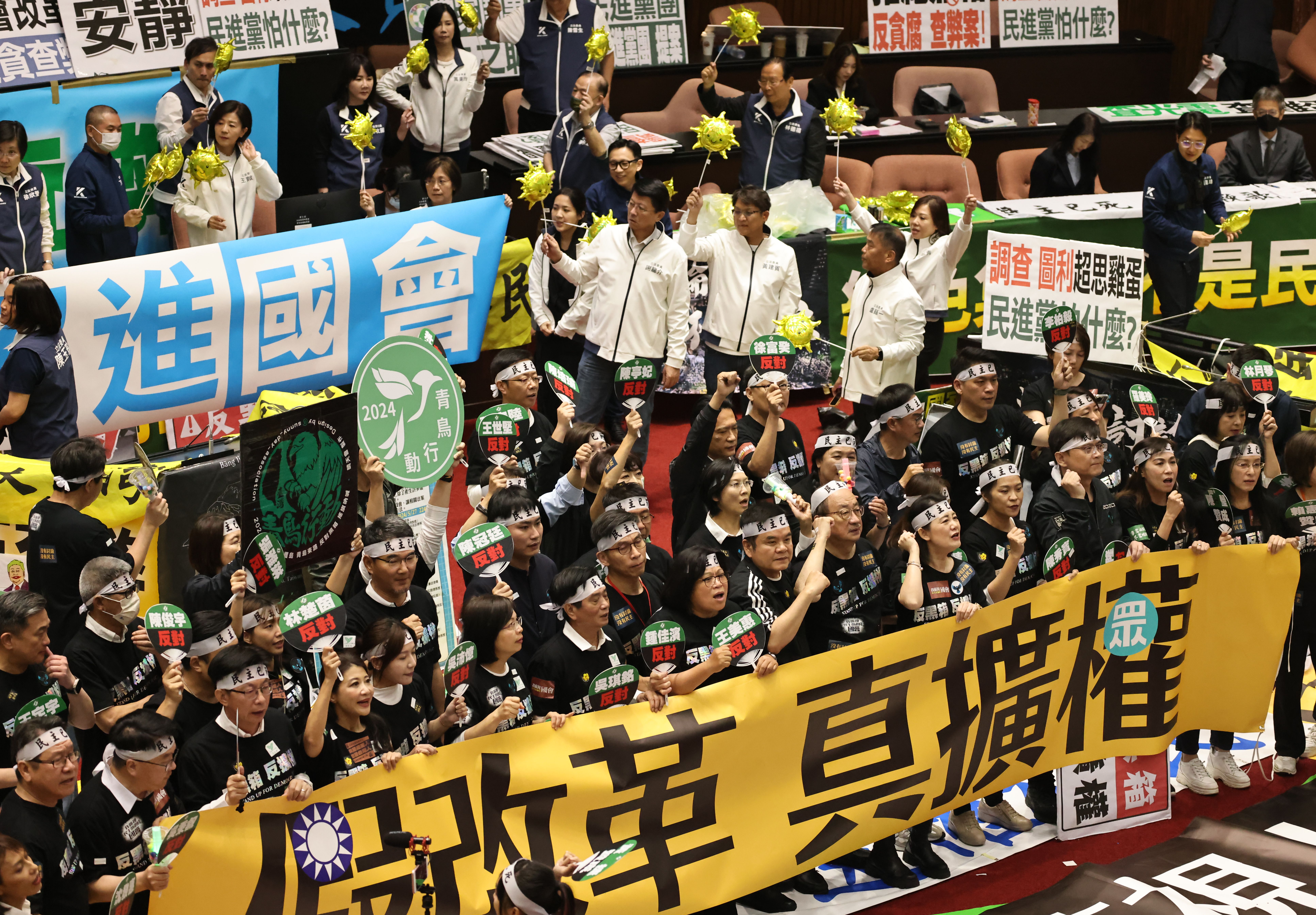 國會五法修訂案大戰的戰場從立院延伸到街頭,藍綠將啟動全台宣講行動。資料照片/林啟弘攝