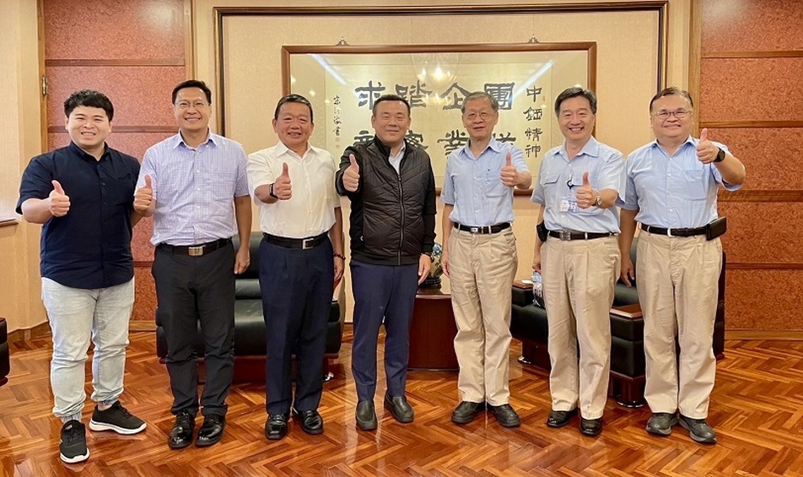 政院南服中心許乃文執行長走訪高雄地區產學單位 瞭解地區所需及革新建議