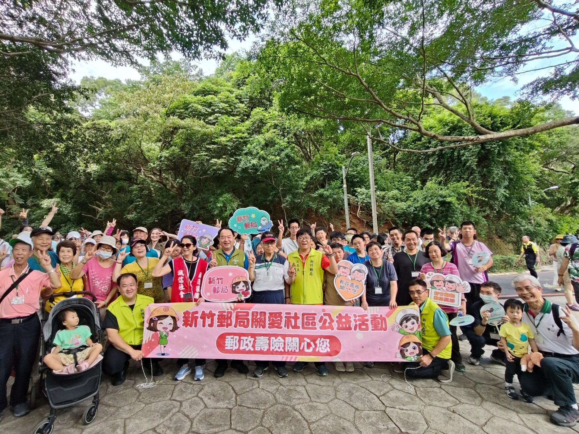 「中華郵政樂齡運動-銀髮踏青樂悠遊」 十八尖山公園健行活動由社區媽媽精彩舞蹈揭幕