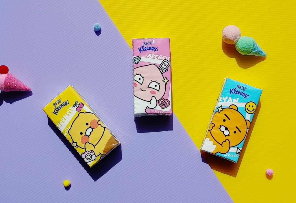 舒潔 X Kakao Friends聯名款隨身紙品今夏激萌上市!粉絲不用到韓國也能買得到,多款經典角色搭配繽紛配色,讓粉絲一秒淪陷!