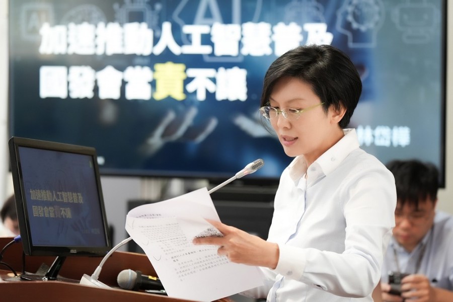 不應獨厚半導體產業 林岱樺籲國發會:加速中小企業AI應用 246 不應獨厚半導體產業 林岱樺籲國發會:加速中小企業AI應用 245