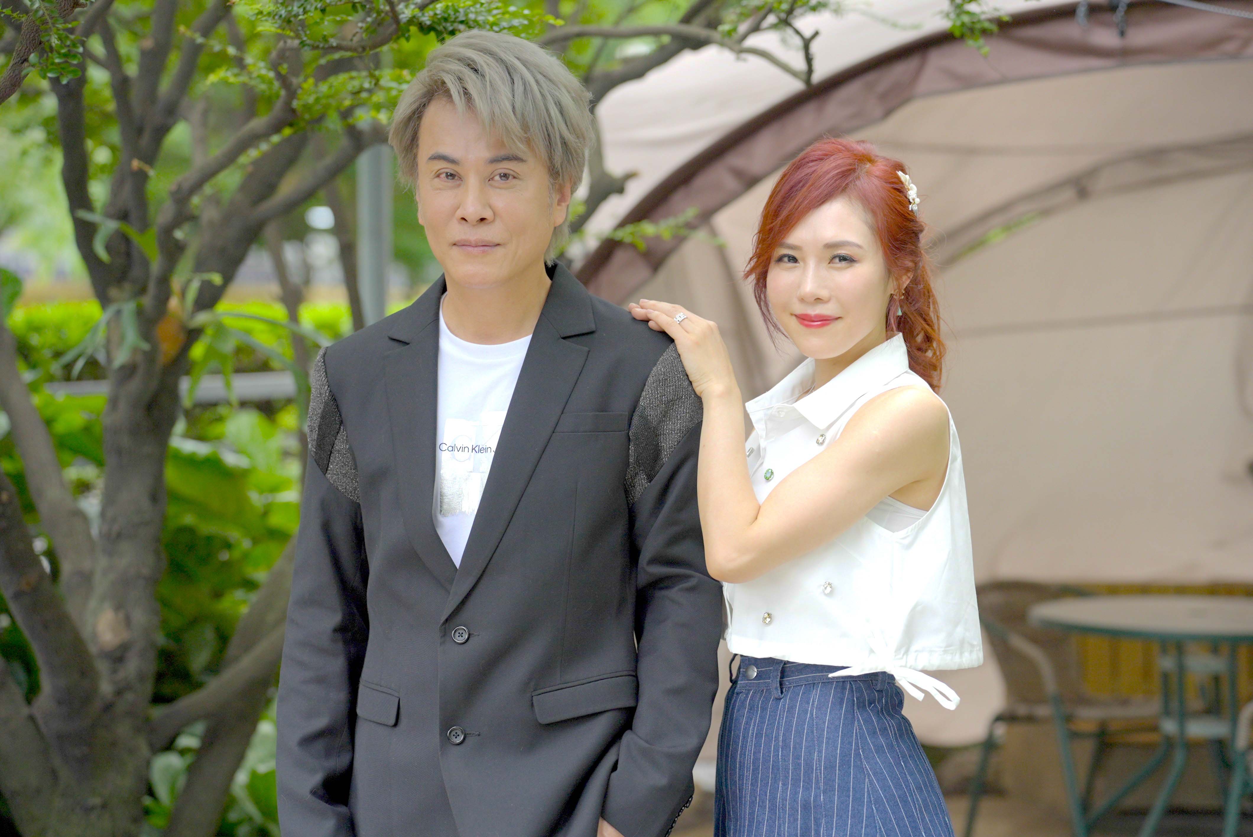 吳申梅暌違3年推出新單曲〈美麗的女人〉,由音樂人、龍千玉的親弟弟江志豐(右)為她量身定作。圖/放音樂提供