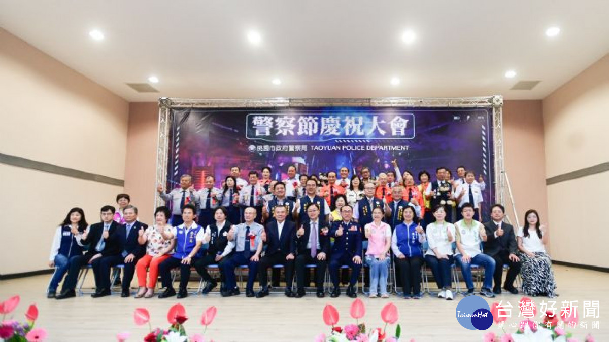 張市長與所有協勤民力組織合影。<br /><br /> <br /><br />