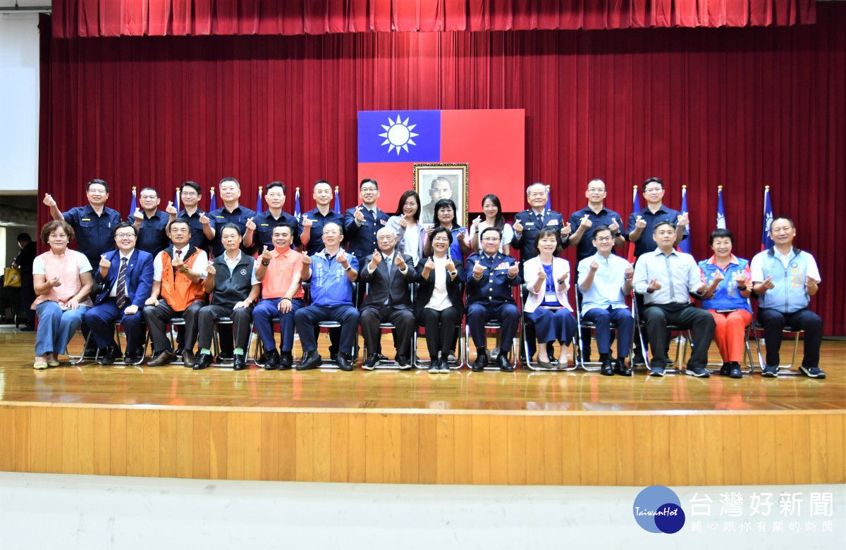 彰警愛與榮耀 ，2024警察節彰化縣表揚83位員警。圖／彰化縣政府提供